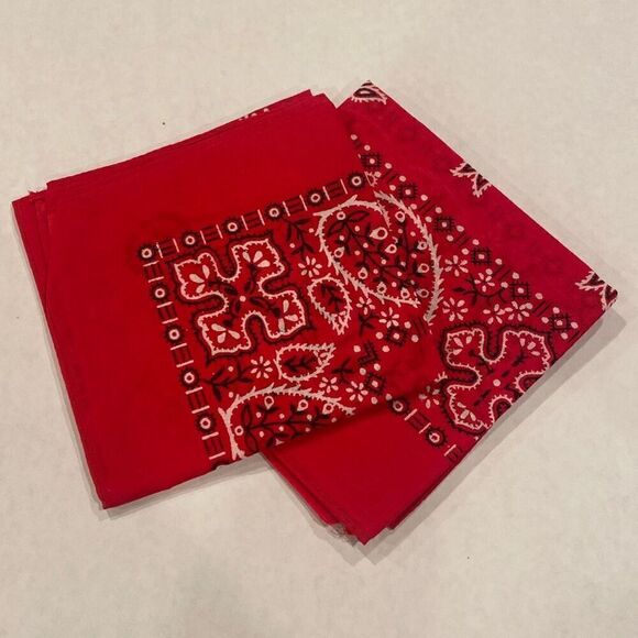 VTG Red Bandana 2 pcs Handkerchief Hanky Marlboro RN 15582 Made in USA UNUSED - Picture 1 of 6